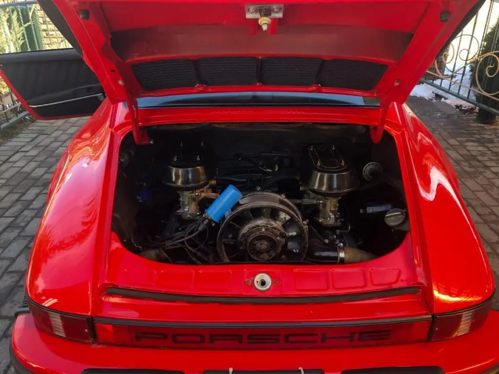 Один из самых узнаваемых автомобилей мира - Porsche 911