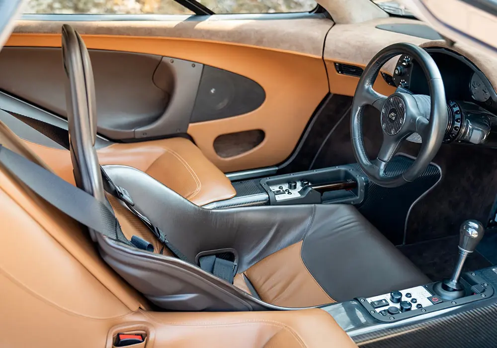 McLaren F1 - гражданский автомобиль с гоночным сердцем