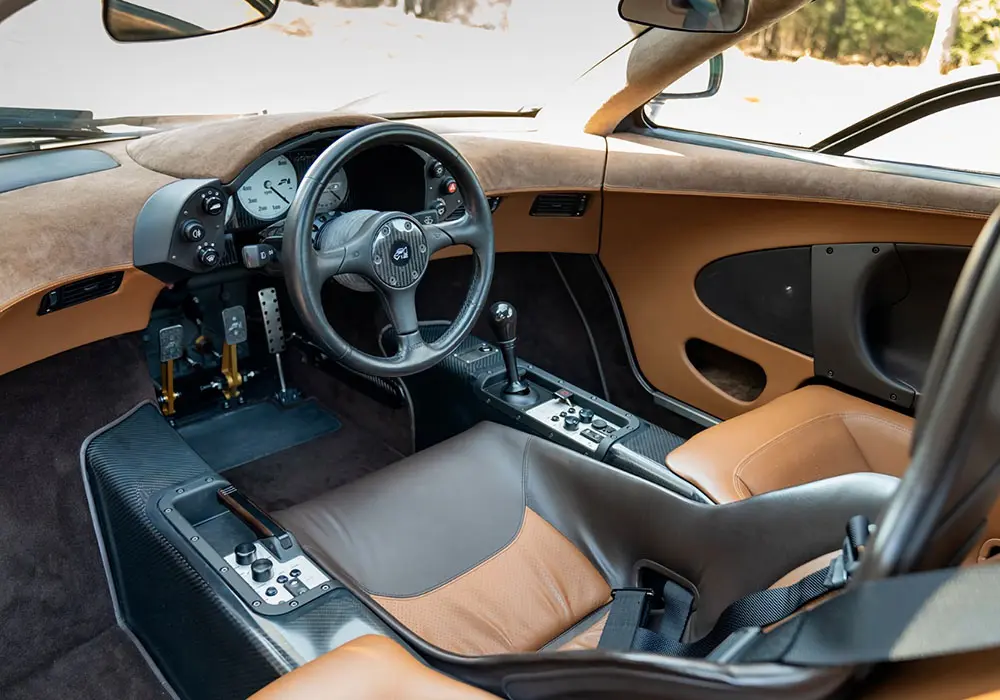 McLaren F1 - гражданский автомобиль с гоночным сердцем