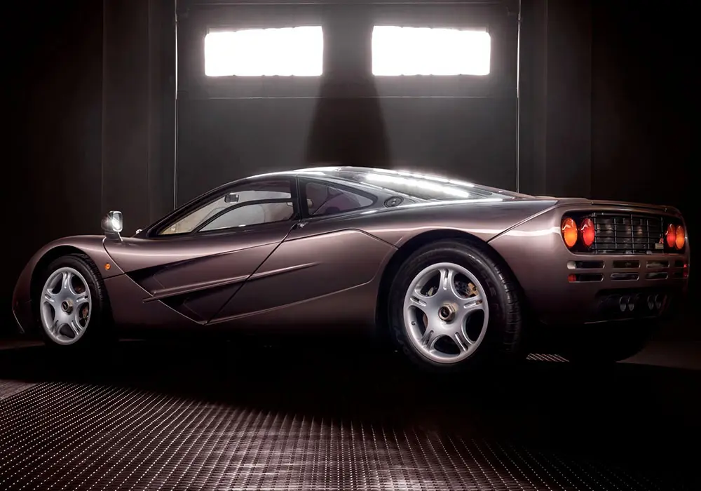 McLaren F1 - гражданский автомобиль с гоночным сердцем