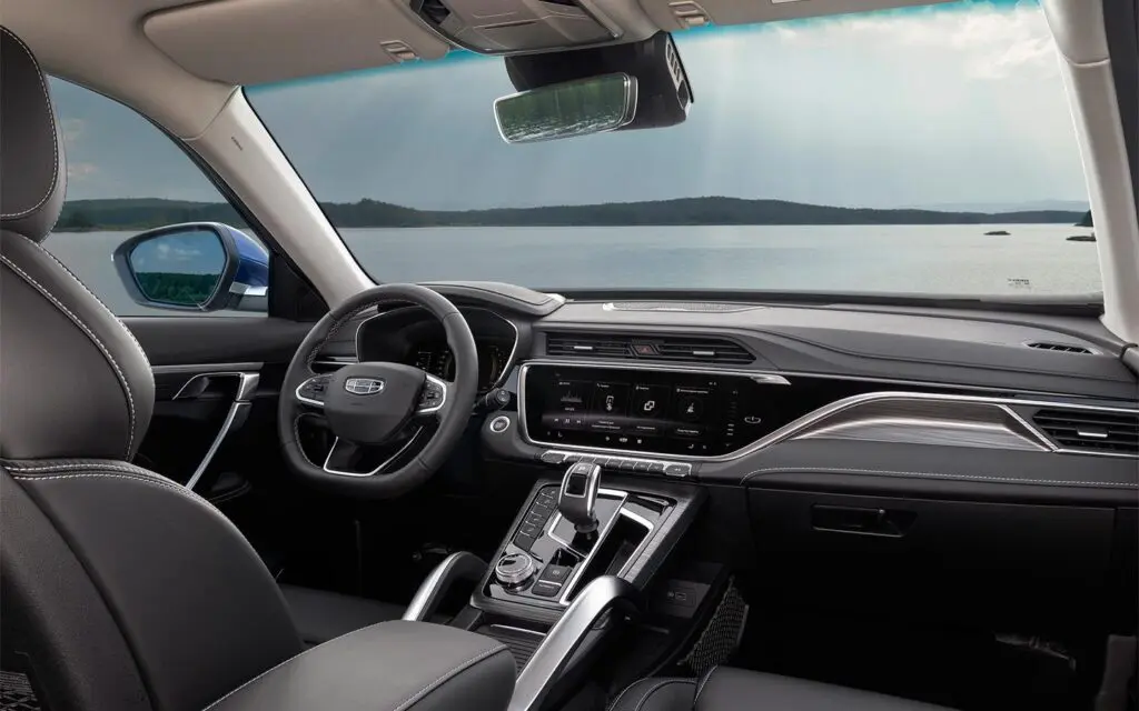 Салон Geely Atlas Pro