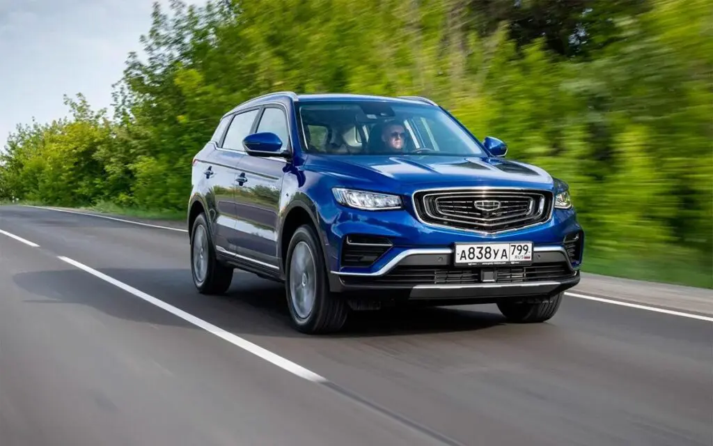 Geely Atlas Pro в движении