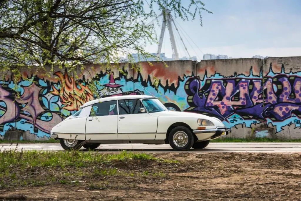 При верхней настройке клиренса Citroen DS преодолевает без проблем высокие препятствия