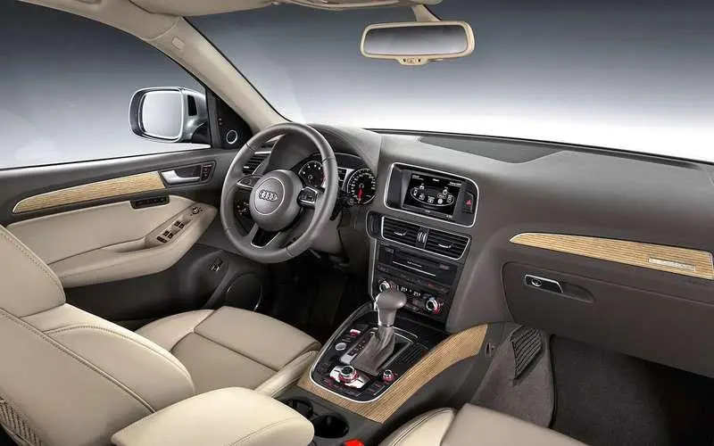Салон Audi Q5
