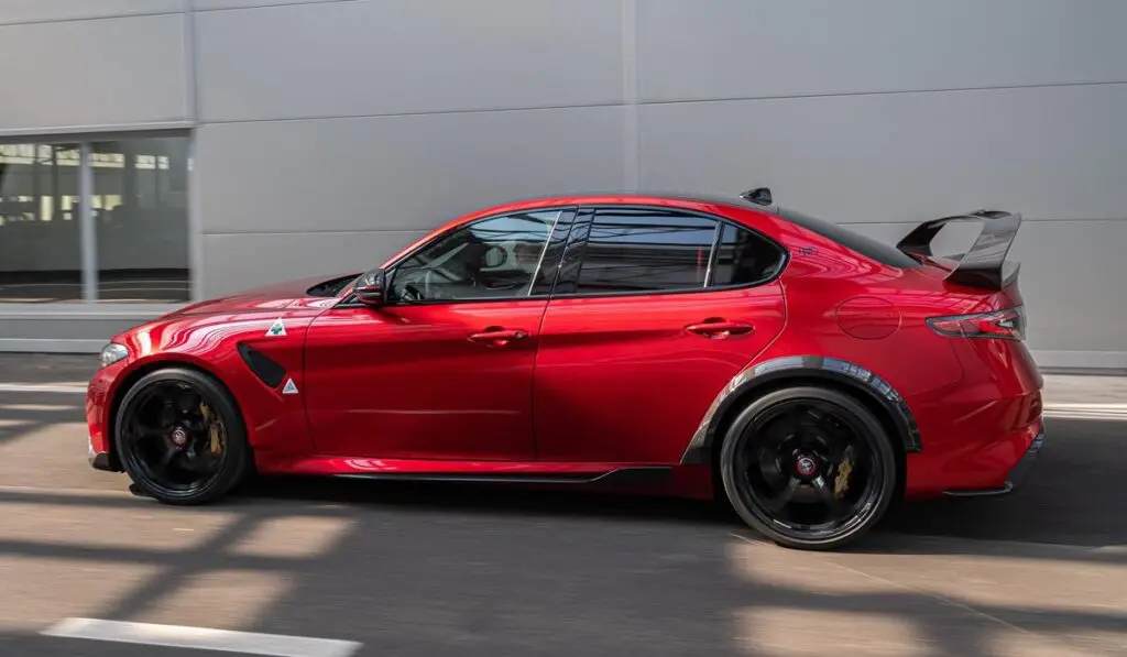 Как продать 500 машин за 1,5 года: обзор Alfa Romeo Giulia GTA
