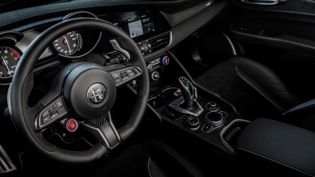 Как продать 500 машин за 1,5 года: обзор Alfa Romeo Giulia GTA