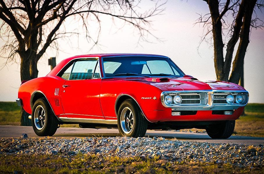 Спортивный дух Pontiac проявился в середине прошлого века – Firebird 400 (1967 г. выпуска)