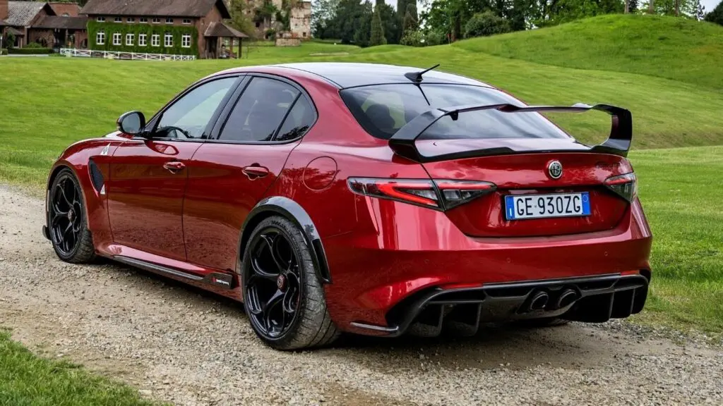 Как продать 500 машин за 1,5 года: обзор Alfa Romeo Giulia GTA
