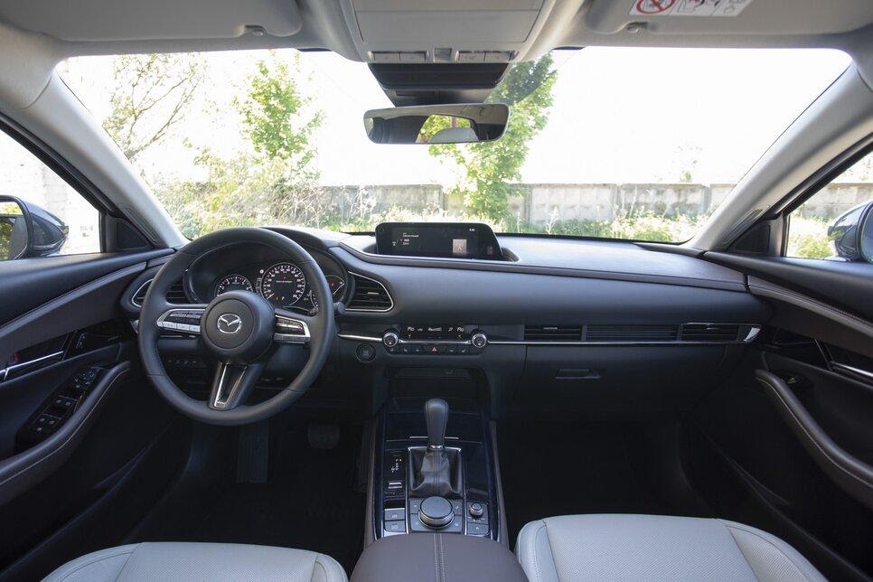 В центральном тоннеле Mazda CX-30 установлена «шайба» управления навигацией
