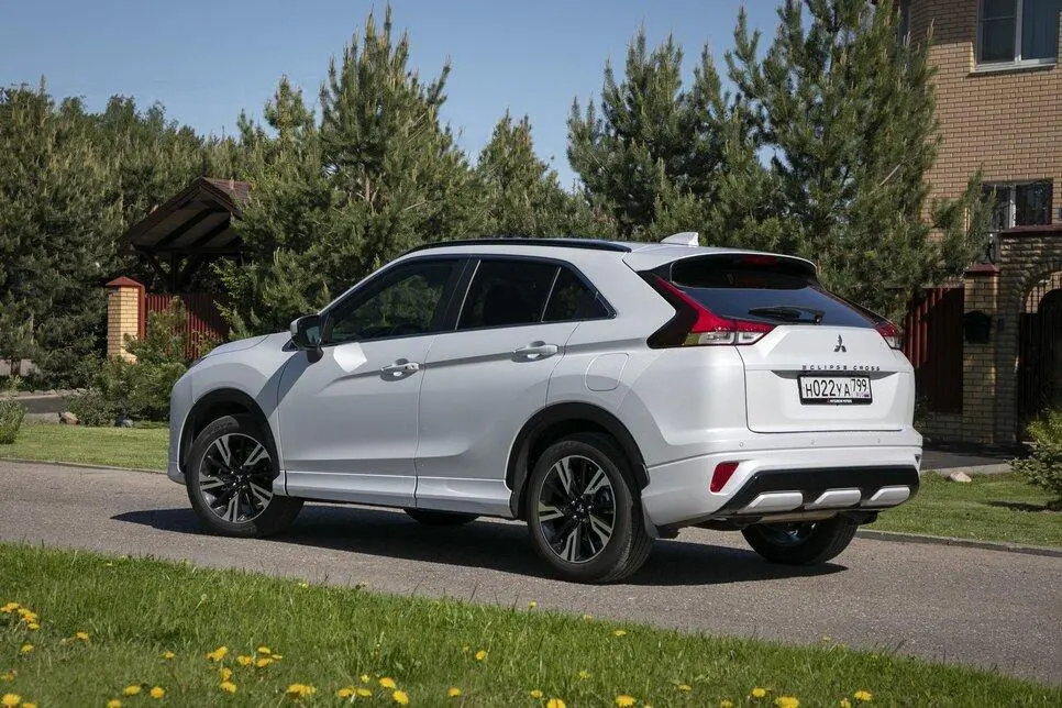 Mitsubishi привлекает внимание оригинальными накладками в нижней части бампера