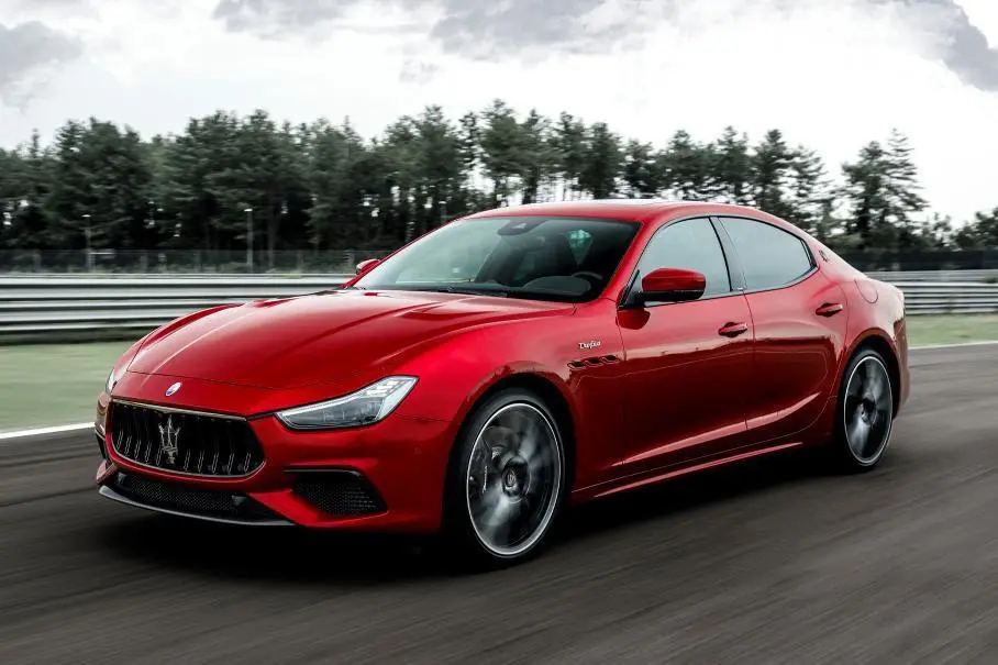 Выразительный внешний вид является существенным преимуществом Maserati Ghibli Trofeo