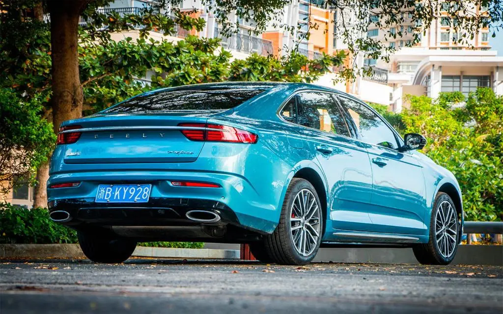 Geely Xingrui – вид сзади