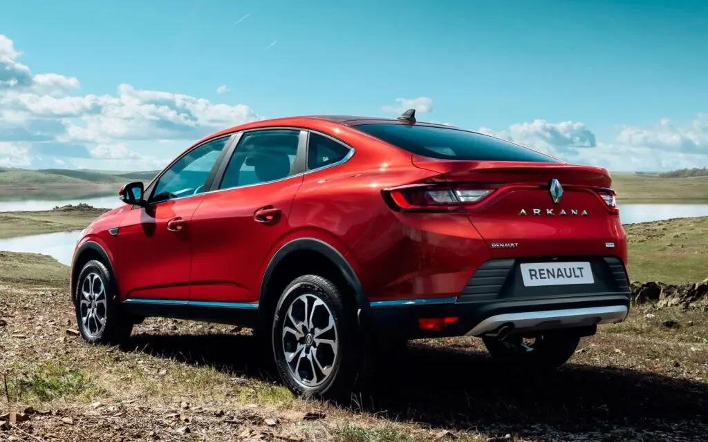 Подходящая геометрия упрощает передвижение Renault Arkana по бездорожью