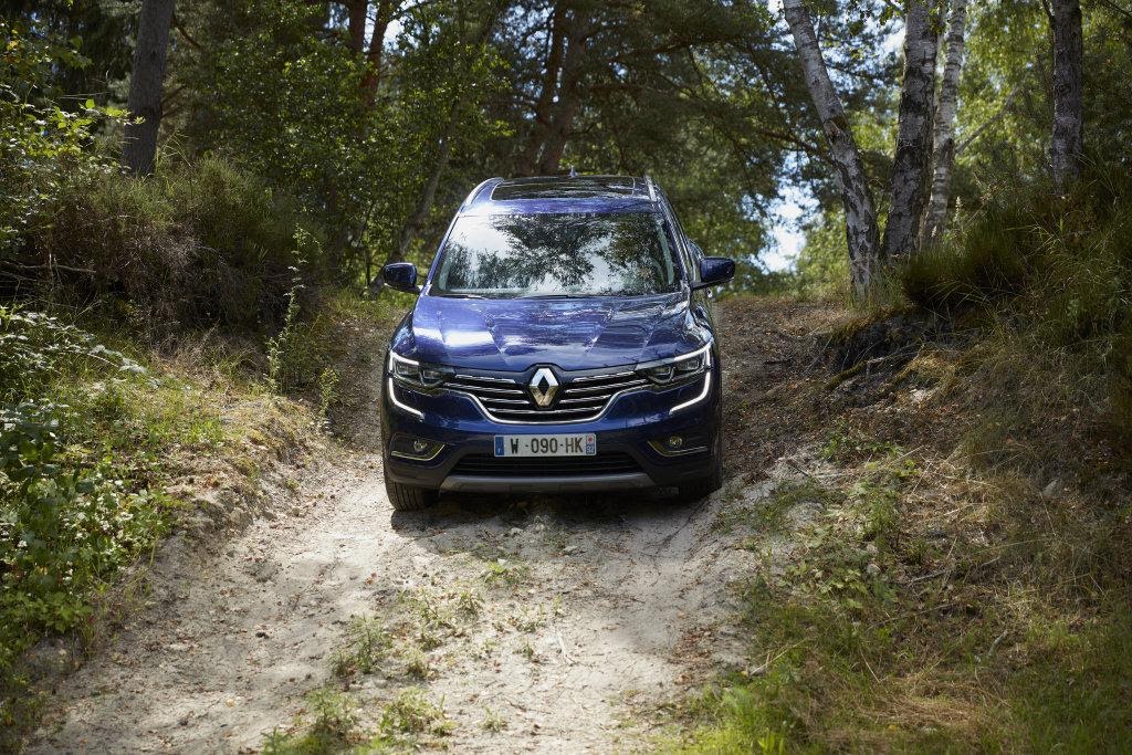 Renault Koleos хорошо приспособлен для поездок по проселкам