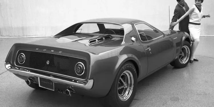 Mach 2 Concept Mustang – вид сзади