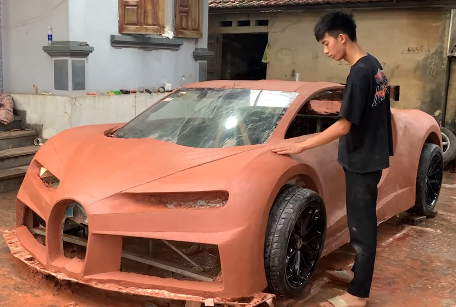 Вьетнамский фермер создал копию Bugatti Chiron из глины на металлическом каркасе