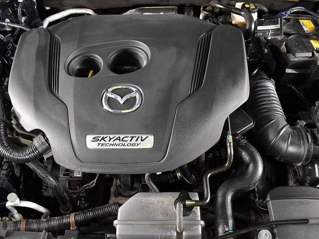 Моторный отсек Mazda 6