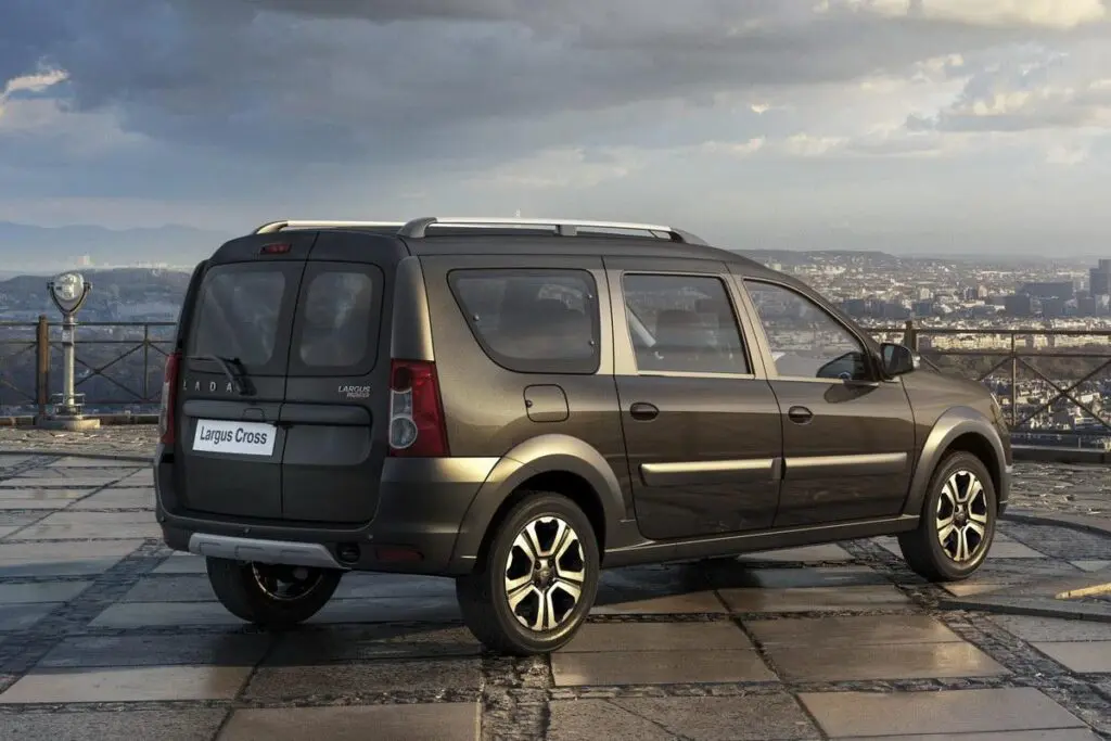 LADA Largus Cross можно купить с распашными задними дверями