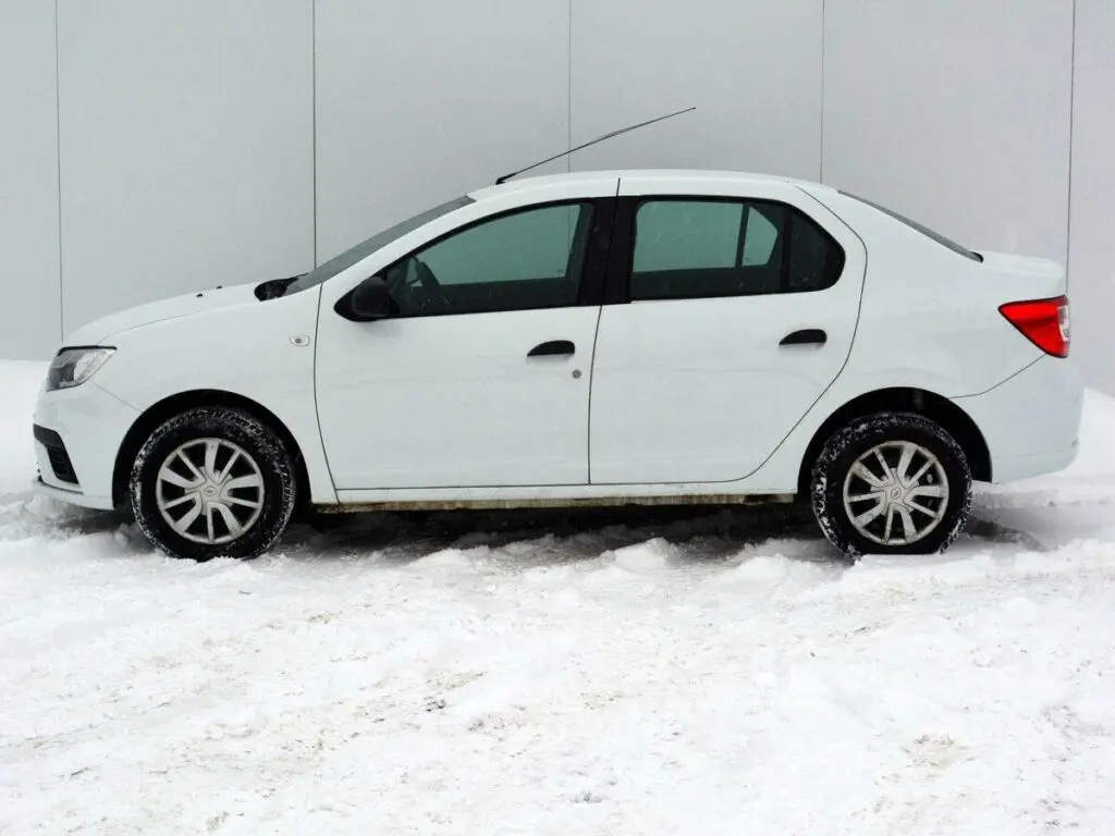 Renault Logan – 2019 г. выпуска, 1.6, «автомат», 21 000 км пробега, 850 тыс. руб.