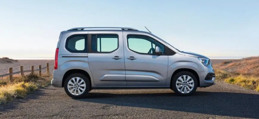 За что требуют большую доплату: Opel Combo Life vs LADA Largus