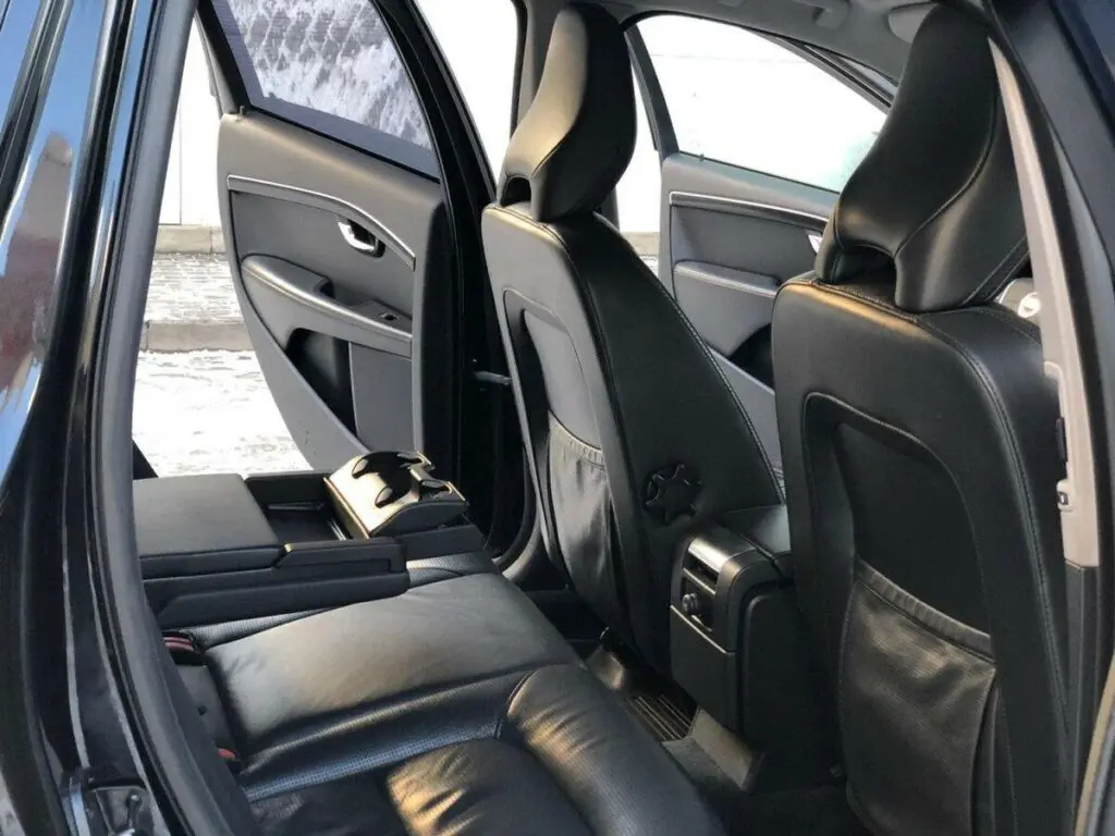 Места для пассажиров второго ряда Volvo XC70
