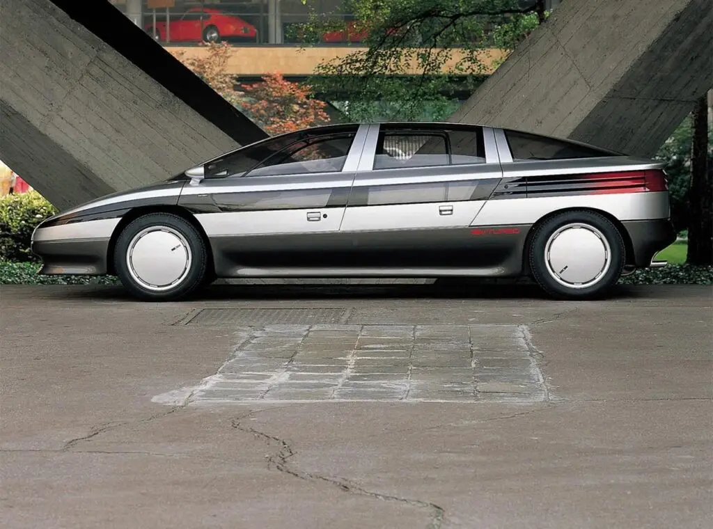 Обратите внимание на полупрозрачные вставки, подчеркивающие уникальность Oldsmobile Incas