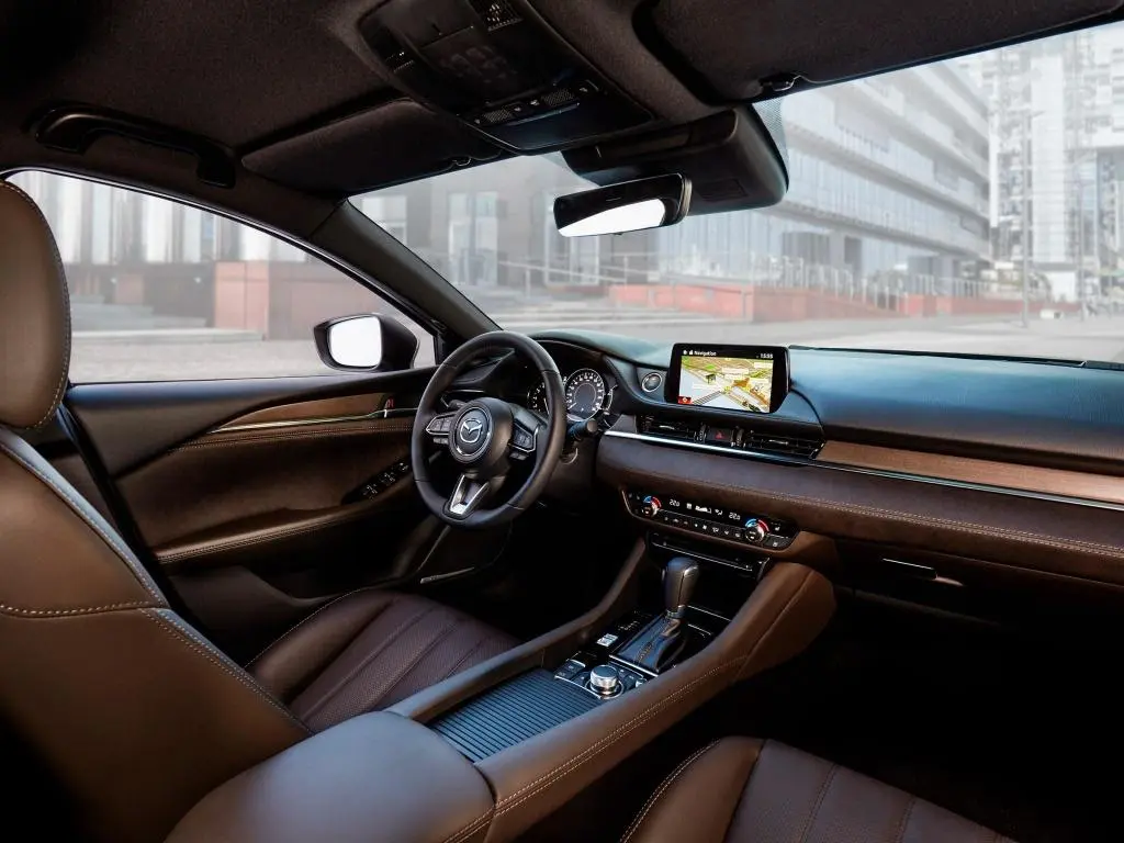 Оформление салона Mazda 6 в комплектации Executive Plus