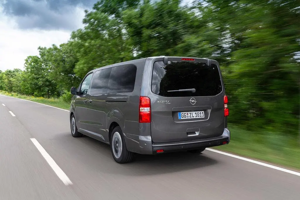 Opel Zafira Life хорошо подходит для поездок на дальние расстояния