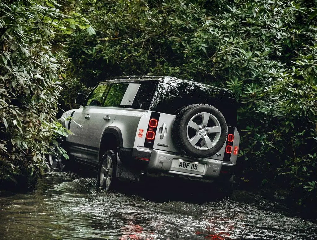 Клиренс Land Rover Defender – 218 мм