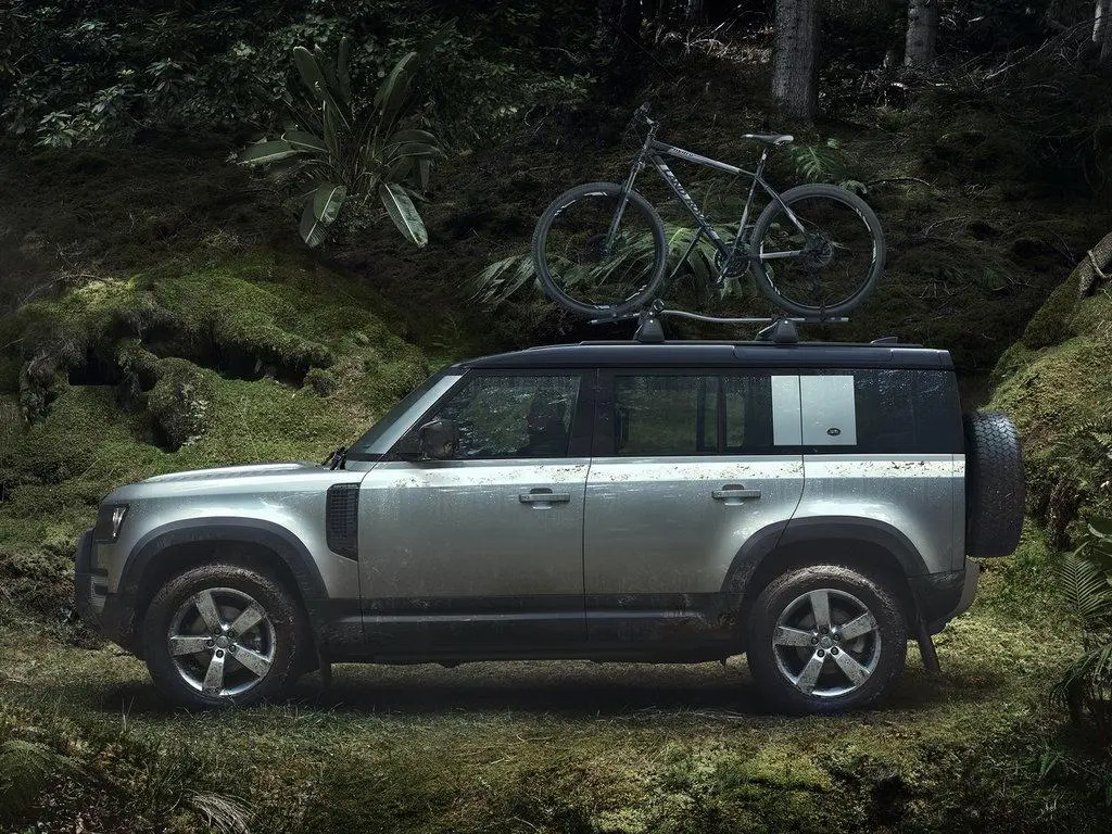 Внешний вид Land Rover Defender вполне соответствует основному целевому назначению авто
