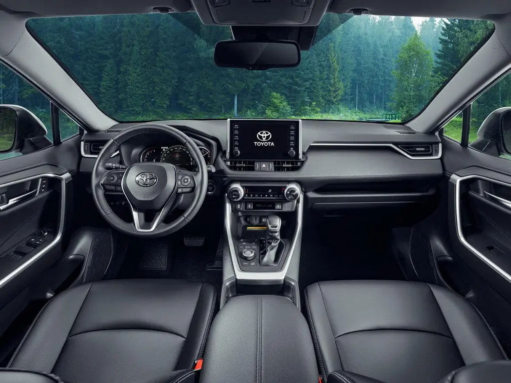 Салон Toyota RAV4 в максимальной комплектации для российского рынка