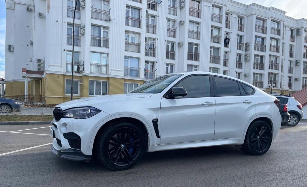 BMW X6 4.4 (575 л. с.) с хорошей ценой по мнению экспертов – 4,5 млн руб., 54 000 км пробега, 2018 г. выпуска