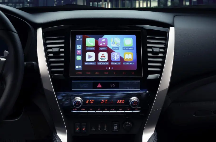 Головное устройство системы Mitsubishi Connect