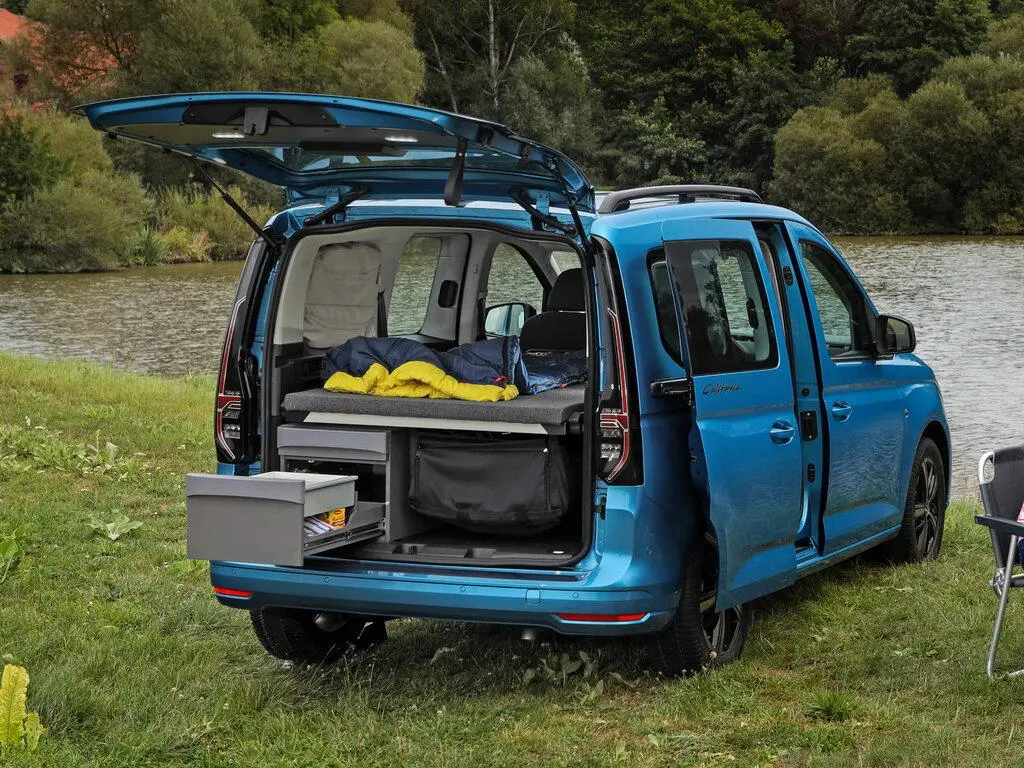 Для оснащения Caddy в соответствии с целевым назначением производитель предлагает широкий ассортимент дополнительных опций
