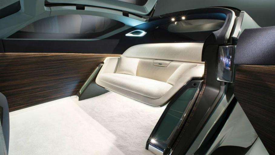 Салон Rolls-Royce Vision Next 100 с отделкой шелком, эбеновым деревом и ковровым покрытием пола из шерсти