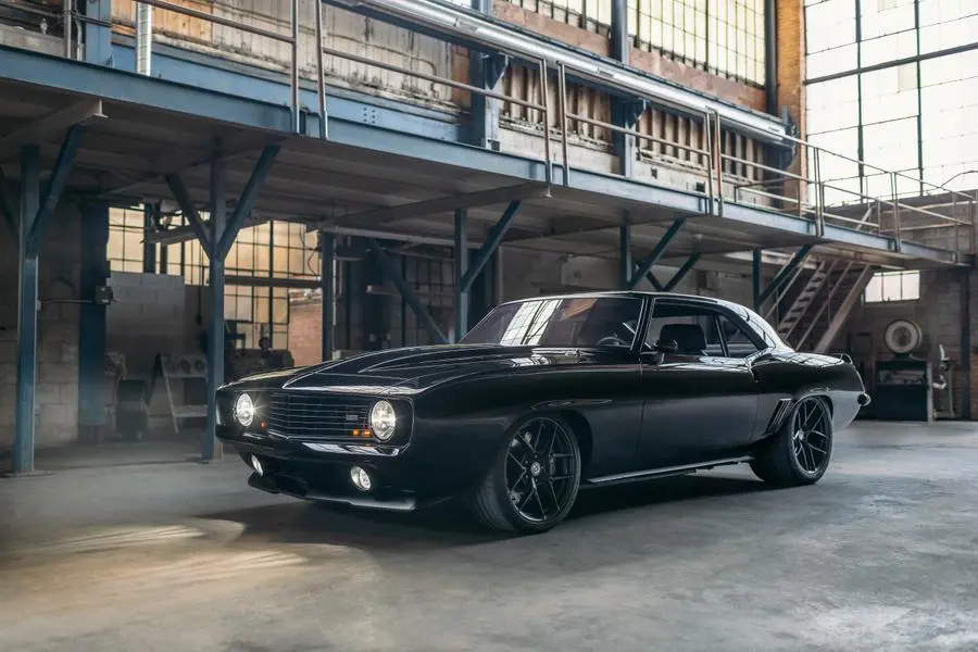 Рестмод, созданный компанией Roadster Shop