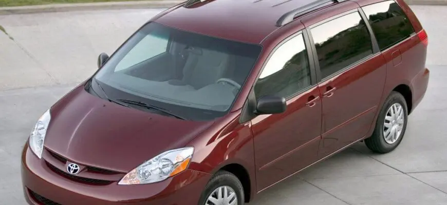 Выбираем комфортный минивэн на вторичном рынке от 1 до 1,5 млн рублей: Toyota Sienna