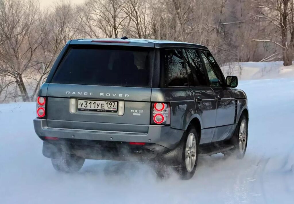 Устойчивость на дороге Range Rover обеспечивают эффективные электронные «помощники»