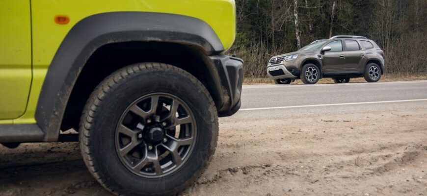 «Месим грязь» и едем по асфальту: дорожные тесты Renault Duster и Suzuki Jimny