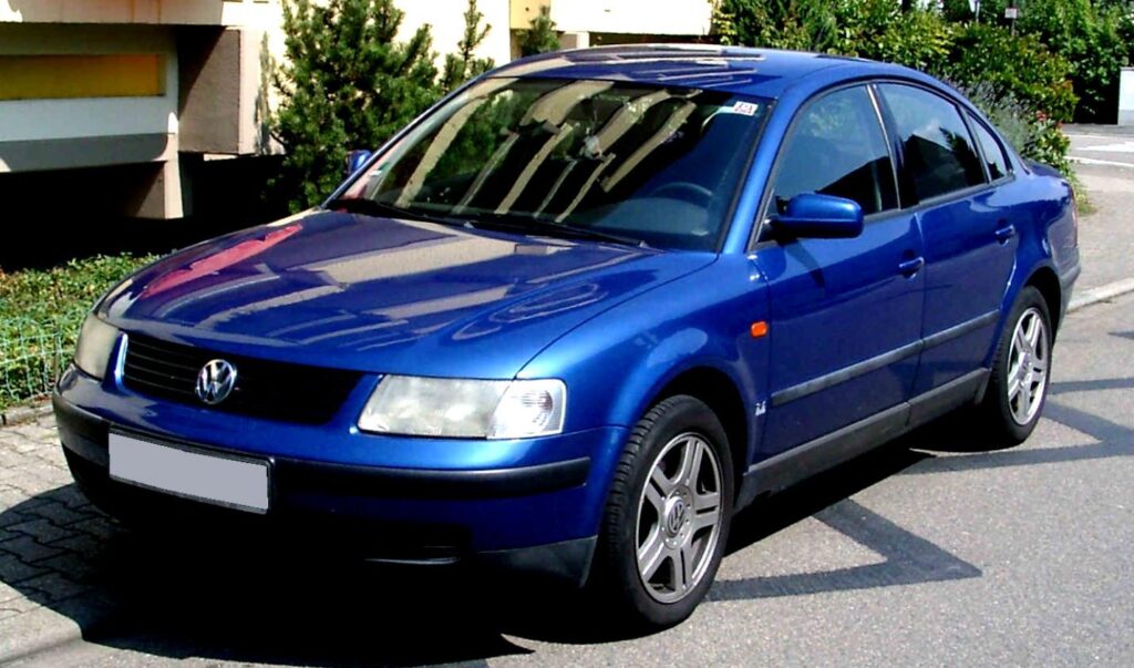 Volkswagen Passat B5 – 1996 г. выпуска, 400 тыс. км, бензиновый мотор 1.6, 101 л. с.
