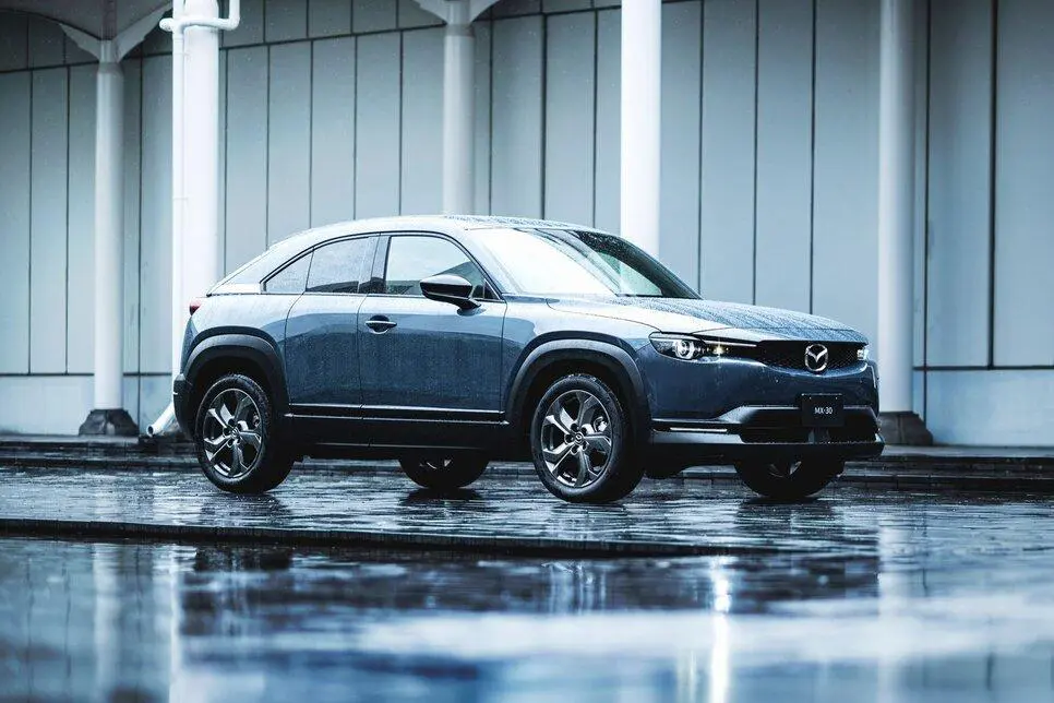 Запас хода Mazda MX-30 с электрическим приводом составляет 300 км