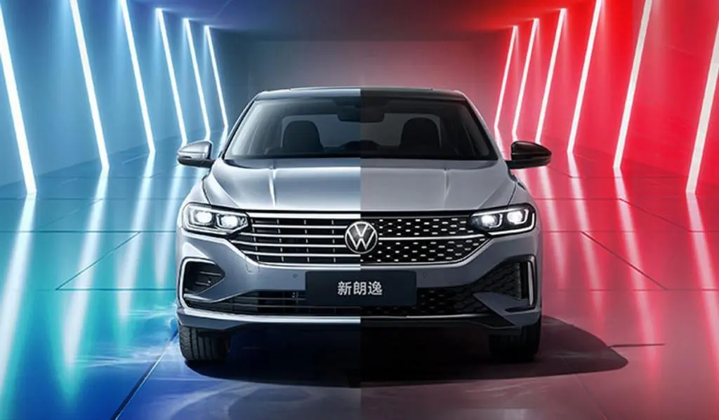 Бюджетный седан VW Lavida предлагают в 2-х вариантах оформления передней части