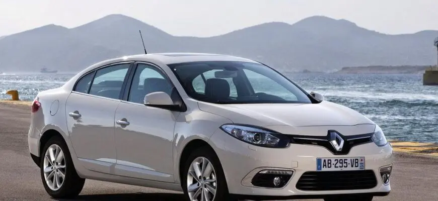 Старший брат Logan – надежный седан Renault Fluence. Хороший вариант при выборе дешевого автомобиля на вторичном рынке