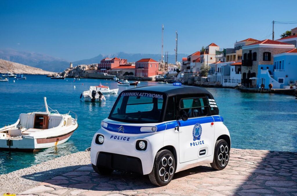 Лучший полицейский автомобиль в Греции – очень дешевый Citroen Ami
