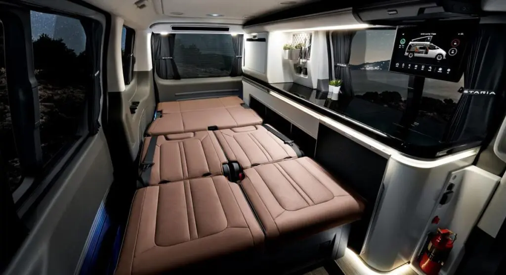 Оснащение Hyundai Staria Lounge дорогой серии Camper 4