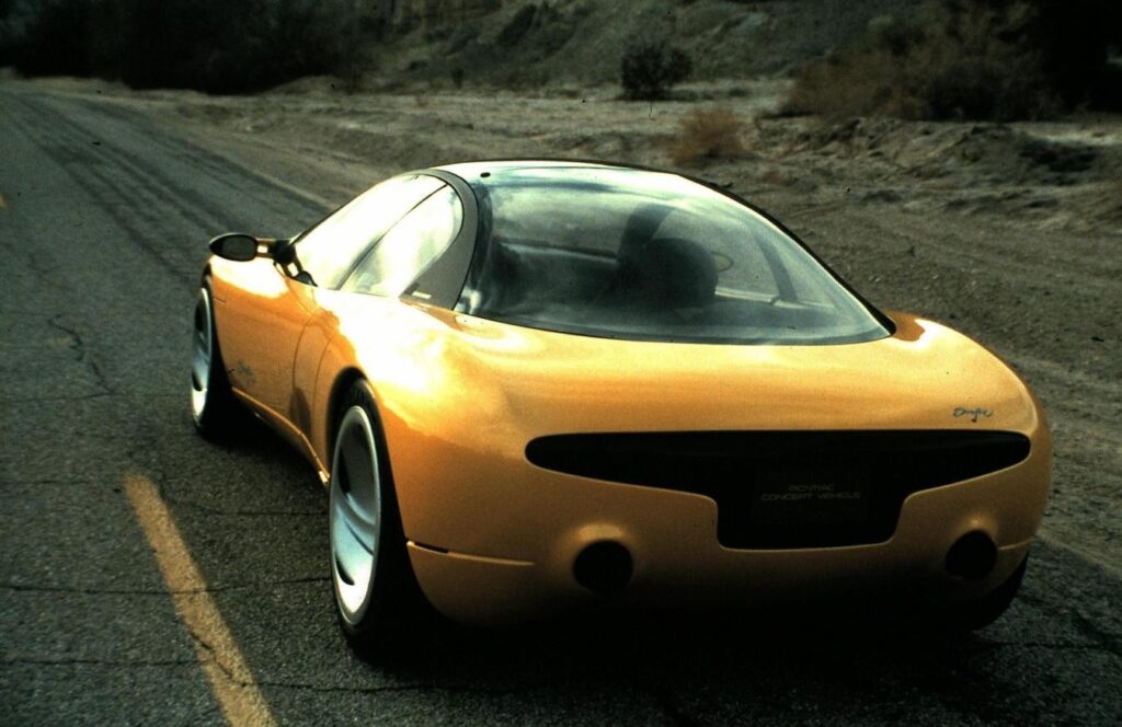 Верхняя часть кузова Pontiac Sunfire concept сделана полностью из стекла