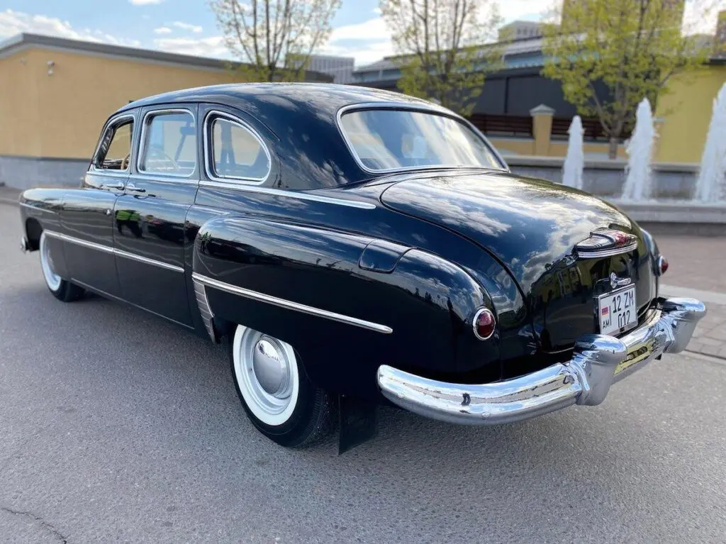 Вид сзади оригинального ГАЗ-12 в идеальном состоянии – 1956 г. выпуска, 800 км реального пробега, 22 млн рублей