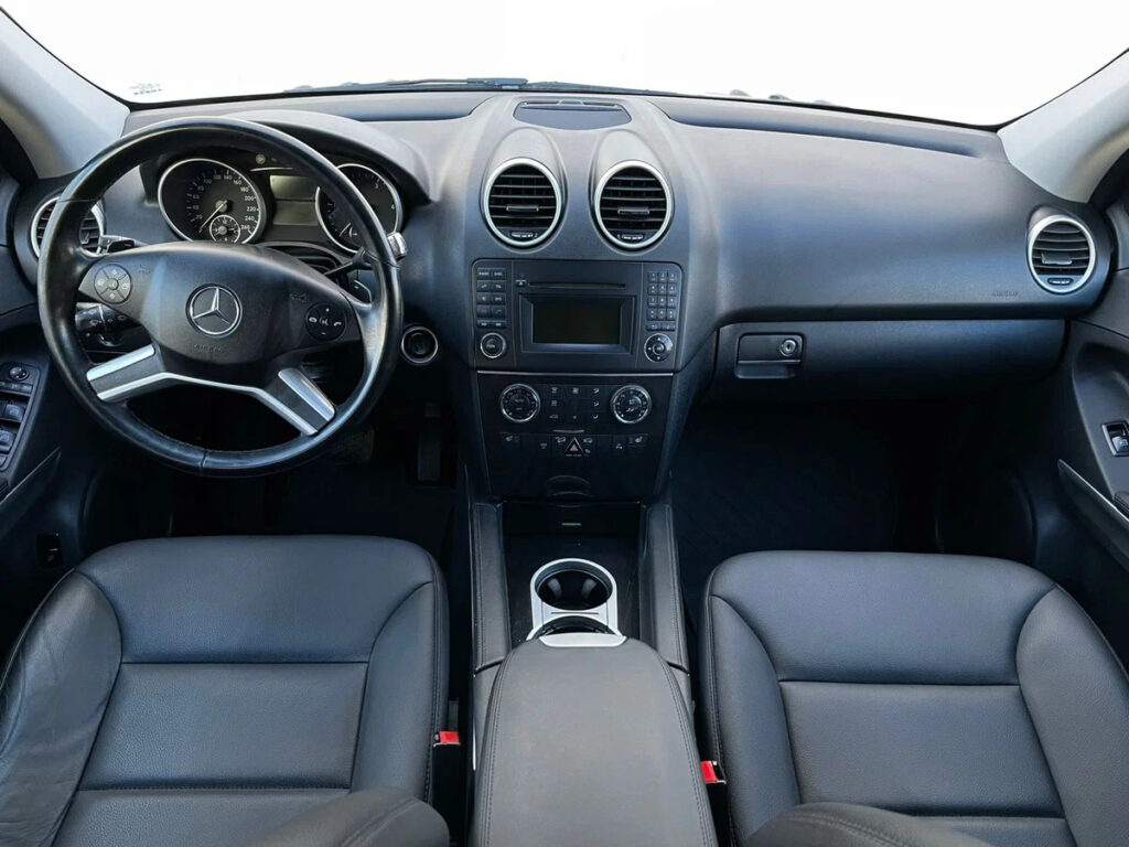 Хорошее состояние салона дизельного Mercedes-Benz M-class –  2011 г выпуска; 148 тыс. км пробега; 1,47 млн руб.