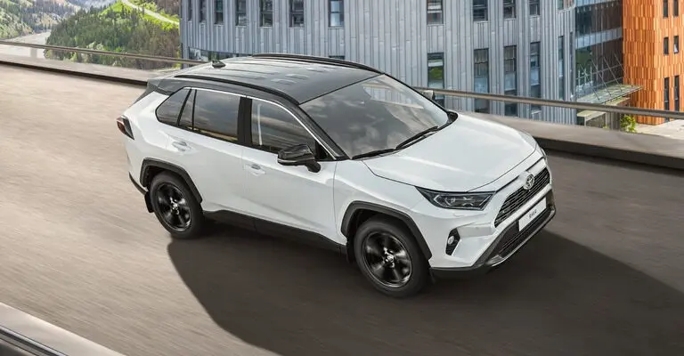 Обновленная версия RAV4. Важные изменения – в салоне 