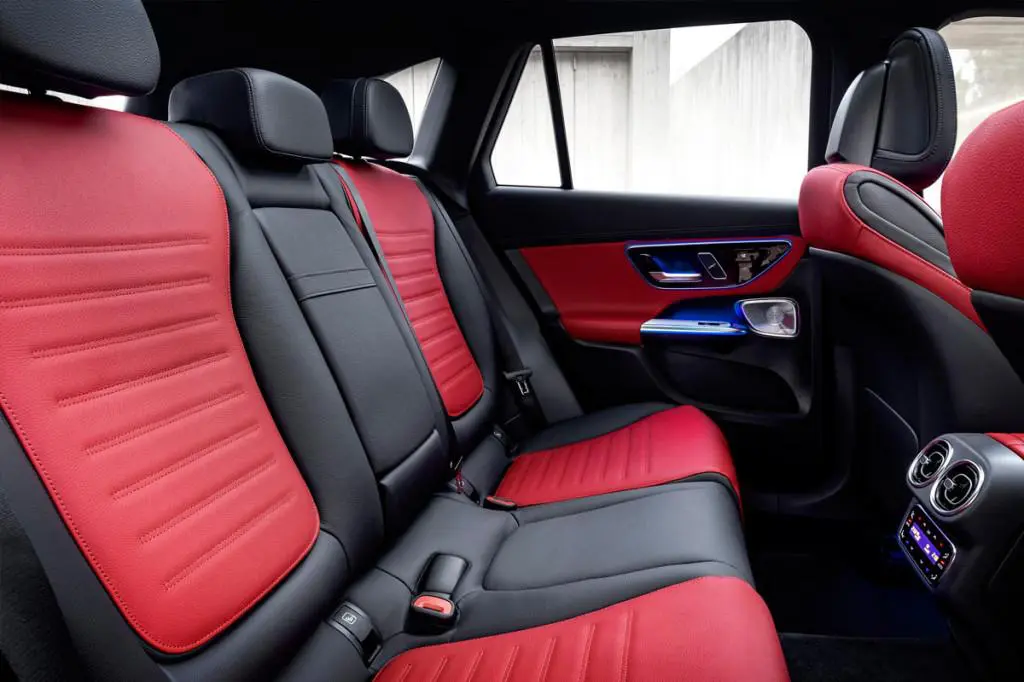 Второй ряд сидений при выборе пакета AMG Line